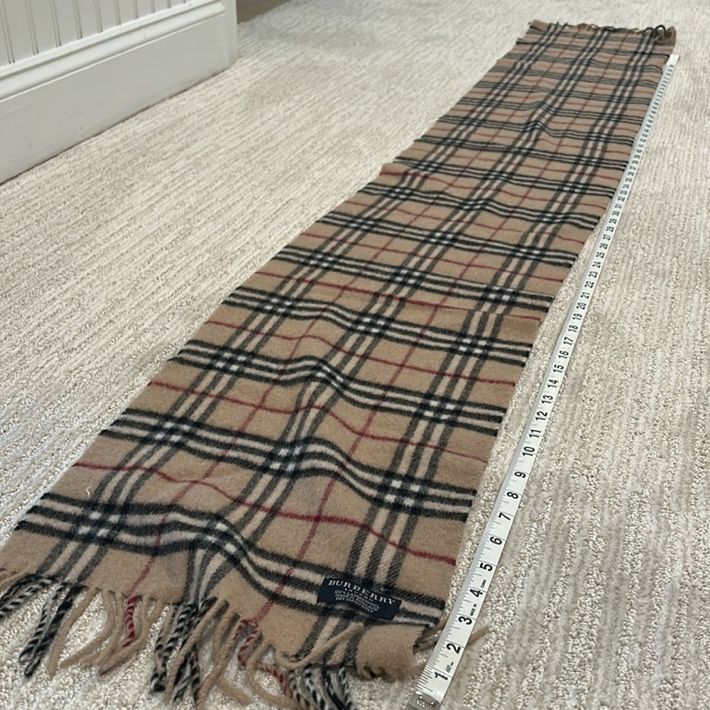 Authentic Burberry Nova check scarf - Picture 6 of 6